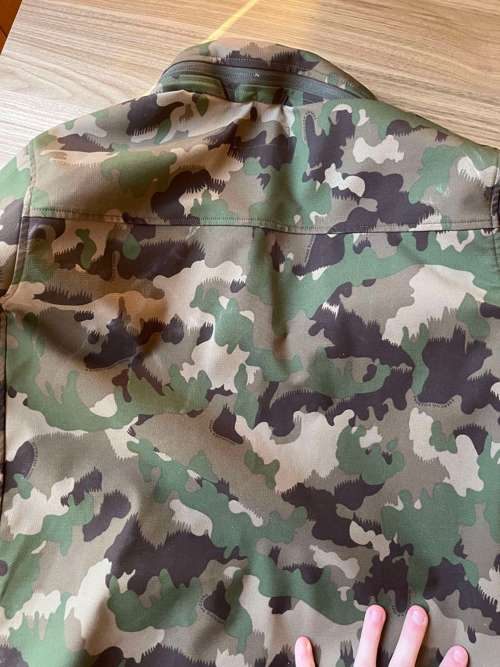 Schweizer Armee Uniformen: Softshell jacke armee – Neu und originalverpackt aus S. Antonino von  1