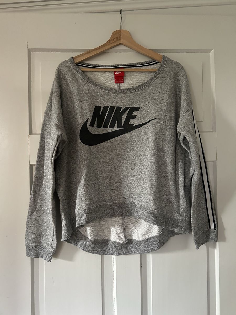 Nike Maglioni & Felpe: Nike Damen Pullover grau mit Streifen Grösse M – Usato da Frauenfeld venduto da jae_vs6j