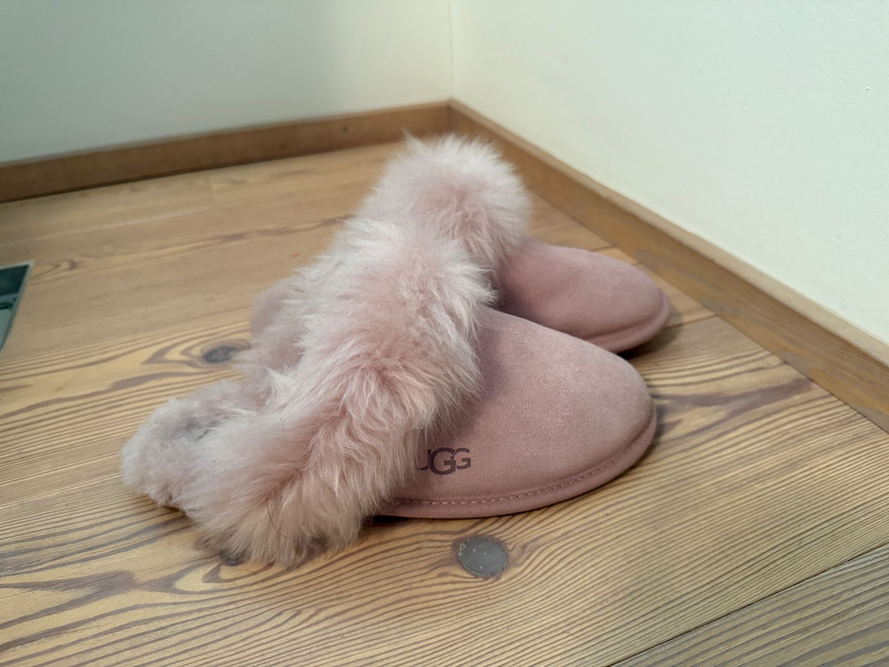 Abbigliamento: UGG Hausschuhe Gr. 40 – Usato da Ardez venduto da 2004ankek 1