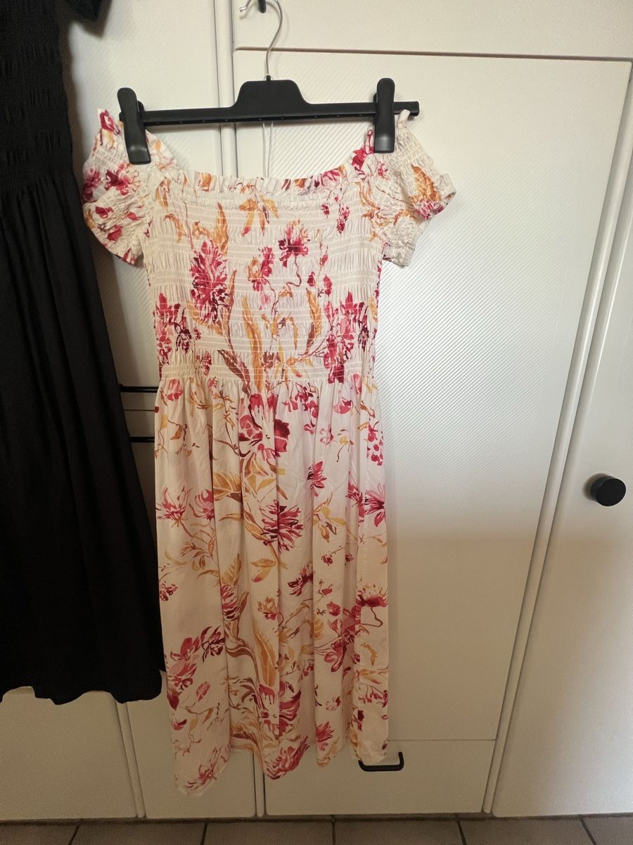 H&M Kleider: 2 magnifiques robes taille s – Neu (gemäss Beschreibung) aus Lugnorre von cla_j6bq 1