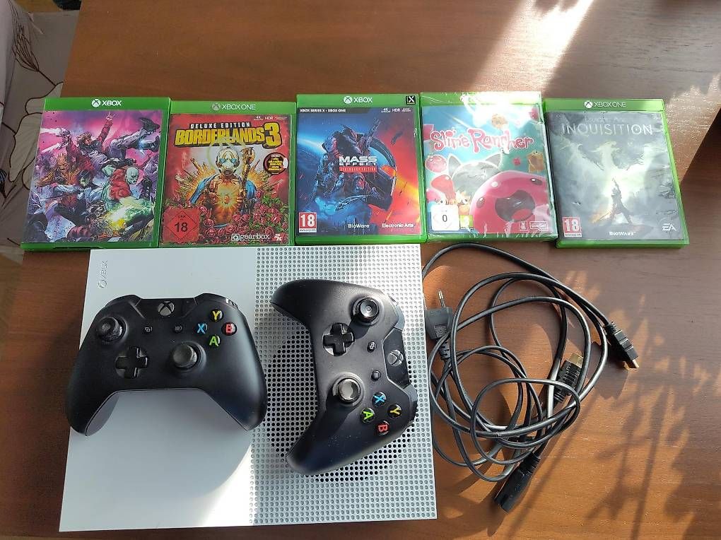Microsoft Consoles: Xbox One S 500GB + 2 controllers + 5 games – D'occasion à Bern par black_fm 1