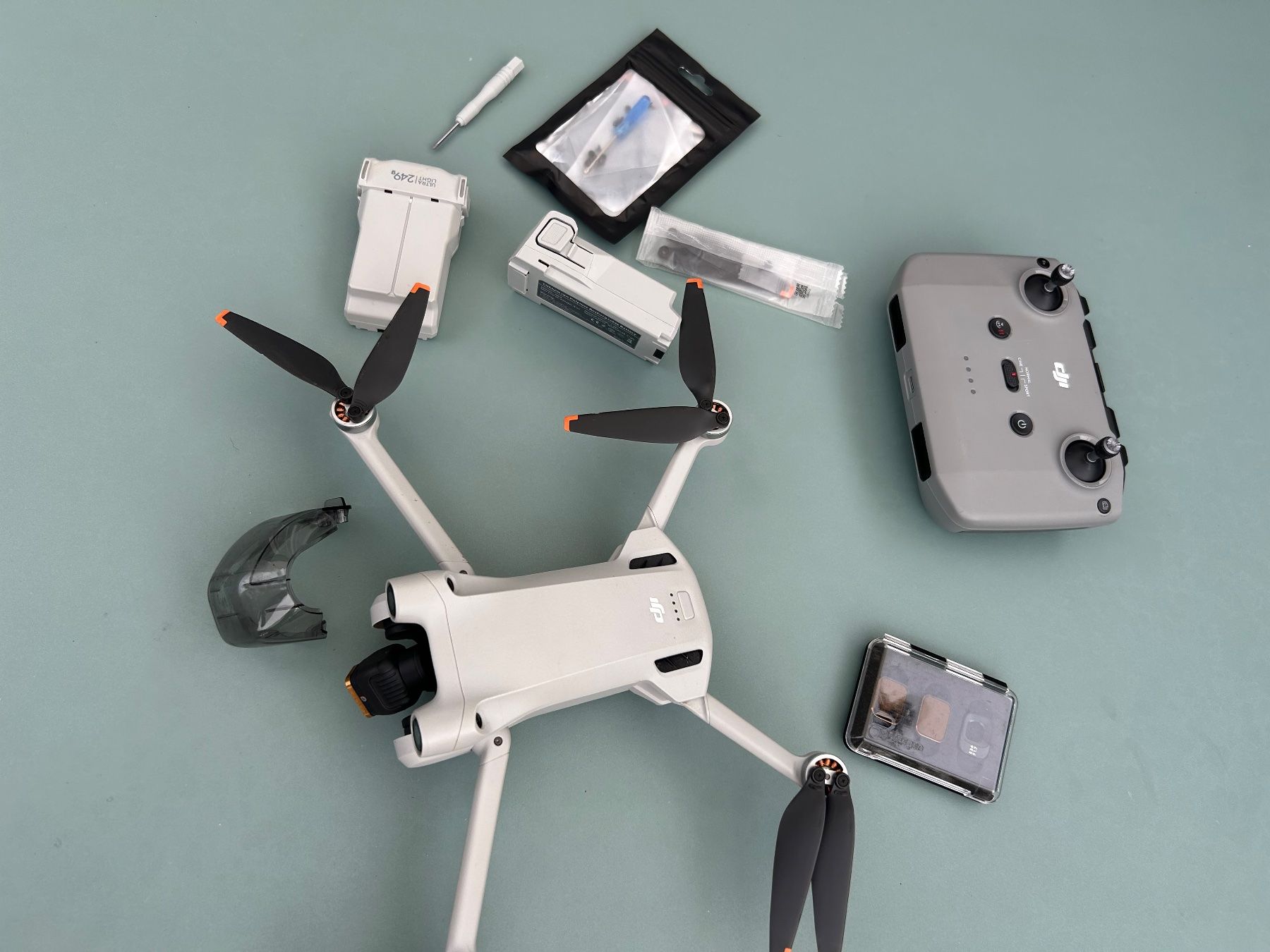 DJI RC Kits de montage: DJI Mini 3 Pro Drohne mit Controller und 3 Akku + Filter – D'occasion à Bern par chrhau 1