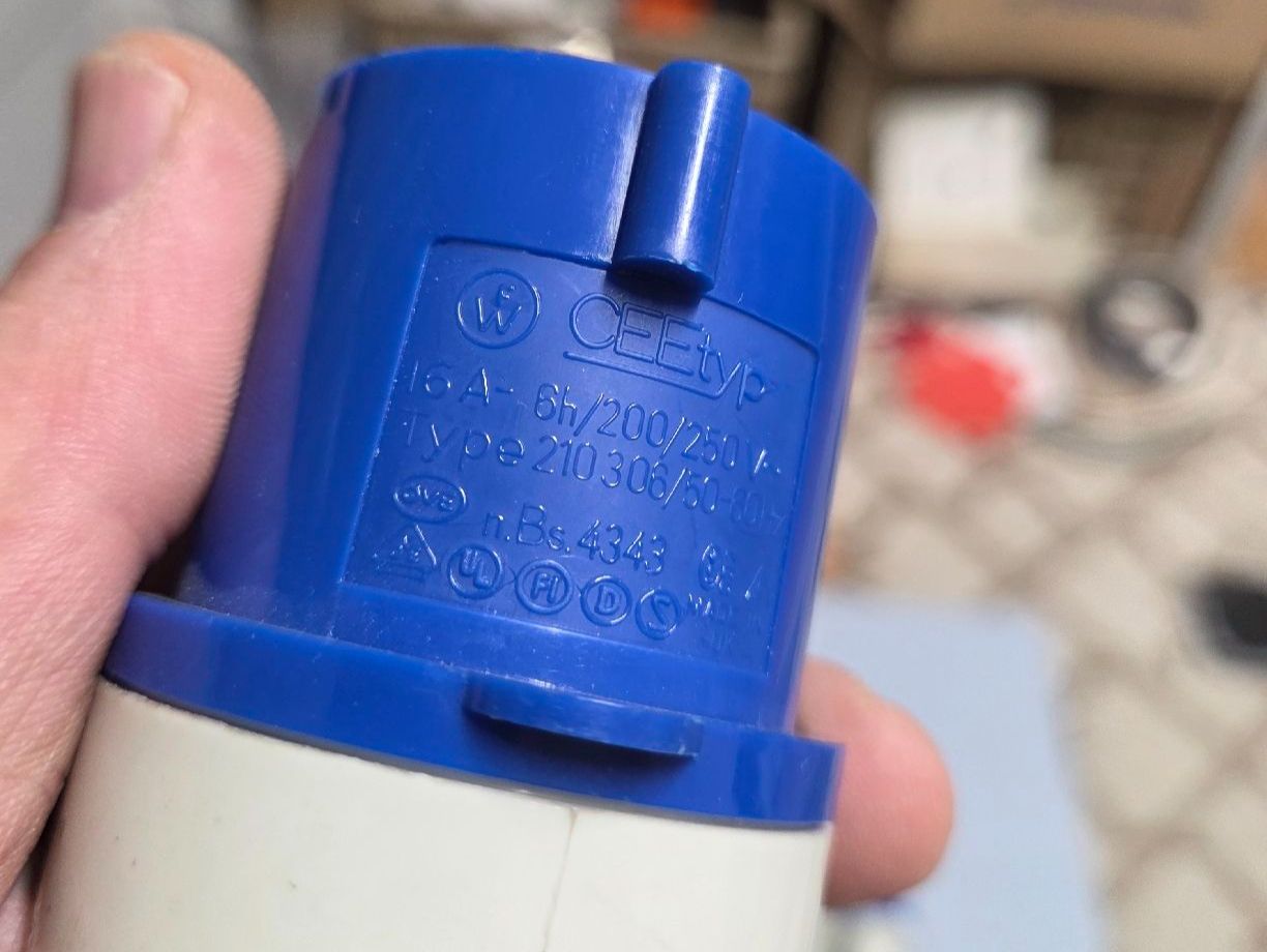 Walther Spine: CEE Stecker, 16A, 3-polig Stecker CEE PCE 16a 3p 250V – Usato da Zürich venduto da eymen20 1