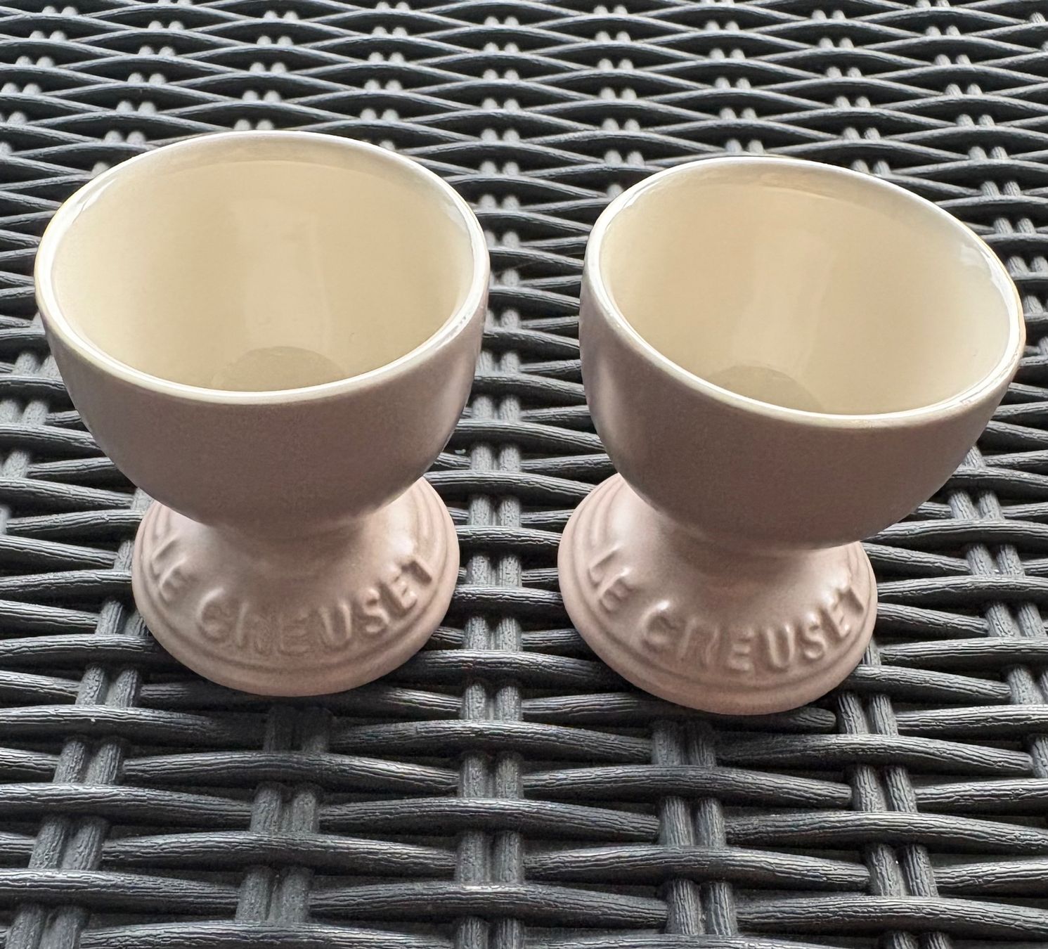 Le Creuset Altre Stoviglie: Le Creuset Eierbecher Set von 2 Beige – Nuovo (secondo la descrizione) da Bassersdorf venduto da rek_x2gl 1