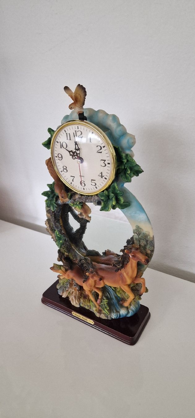 Orologi da terra & Orologi da parete: Tischuhr mit Pferde – Usato da Zürich venduto da Abrar123 1