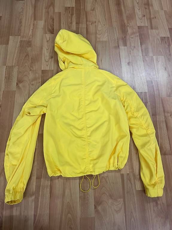 Guess Jacken: Guess Jacke Grösse XS – Gebraucht aus Hohenrain von Manuelch01 1