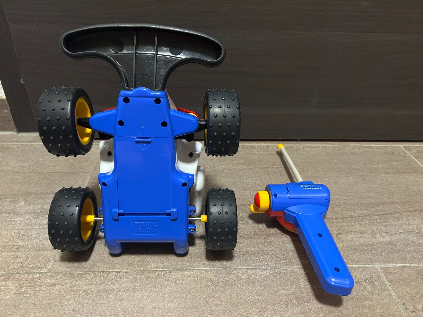 Modellismo RC: Tomy Big Fun Buggy télécommandé vintage 90's – Usato da Lausanne venduto da Retro-geek 4