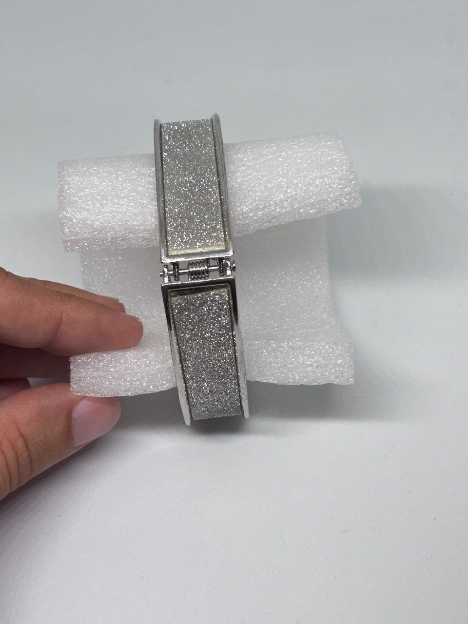 Bracciali & Braccialetti: Bracciale Rigido Argentato a Fascia – Usato da Giubiasco venduto da LorisVale 5