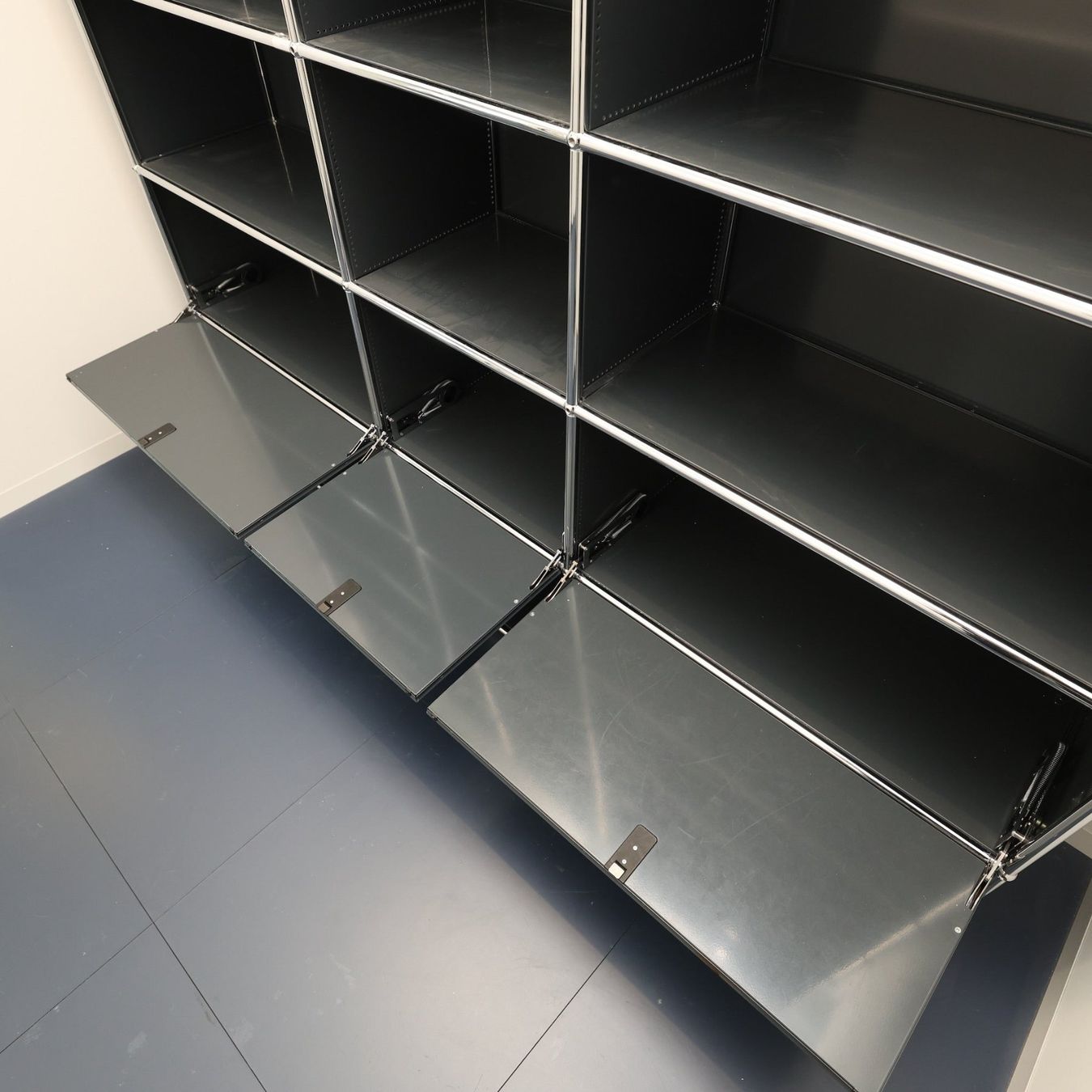 USM Scaffali: USM Haller Regal 3x6 Anthrazit 200x210x35cm – Usato da Affoltern am Albis venduto da Zapro 2