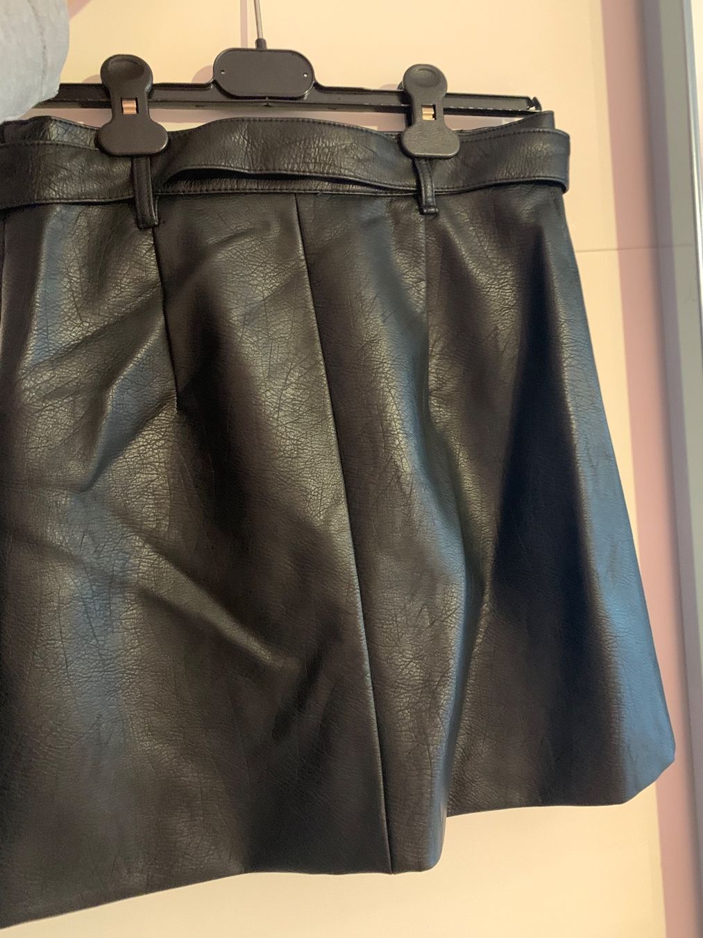H&M Jupes: Kurzer Lederoptik Rock H&M – D'occasion à Triengen par nes_l8cj 1