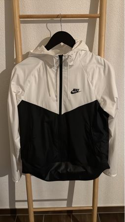 Veste NIKE noire et blanche stylée (taille XS)
