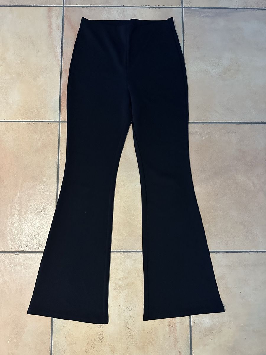 H&M Hosen: H&M Flared Trousers Black Size M  – Gebraucht aus Kloten von gab_jl5l