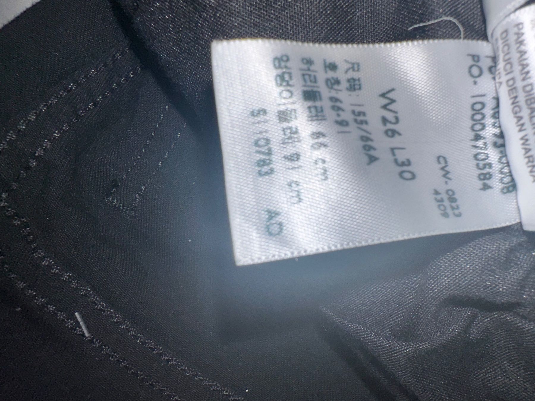Levi's Jeans: Ungetragene schwarze Levis Retro High 26/30 – Nuovo (secondo la descrizione) da Rothrist venduto da tsu_hq6k 1