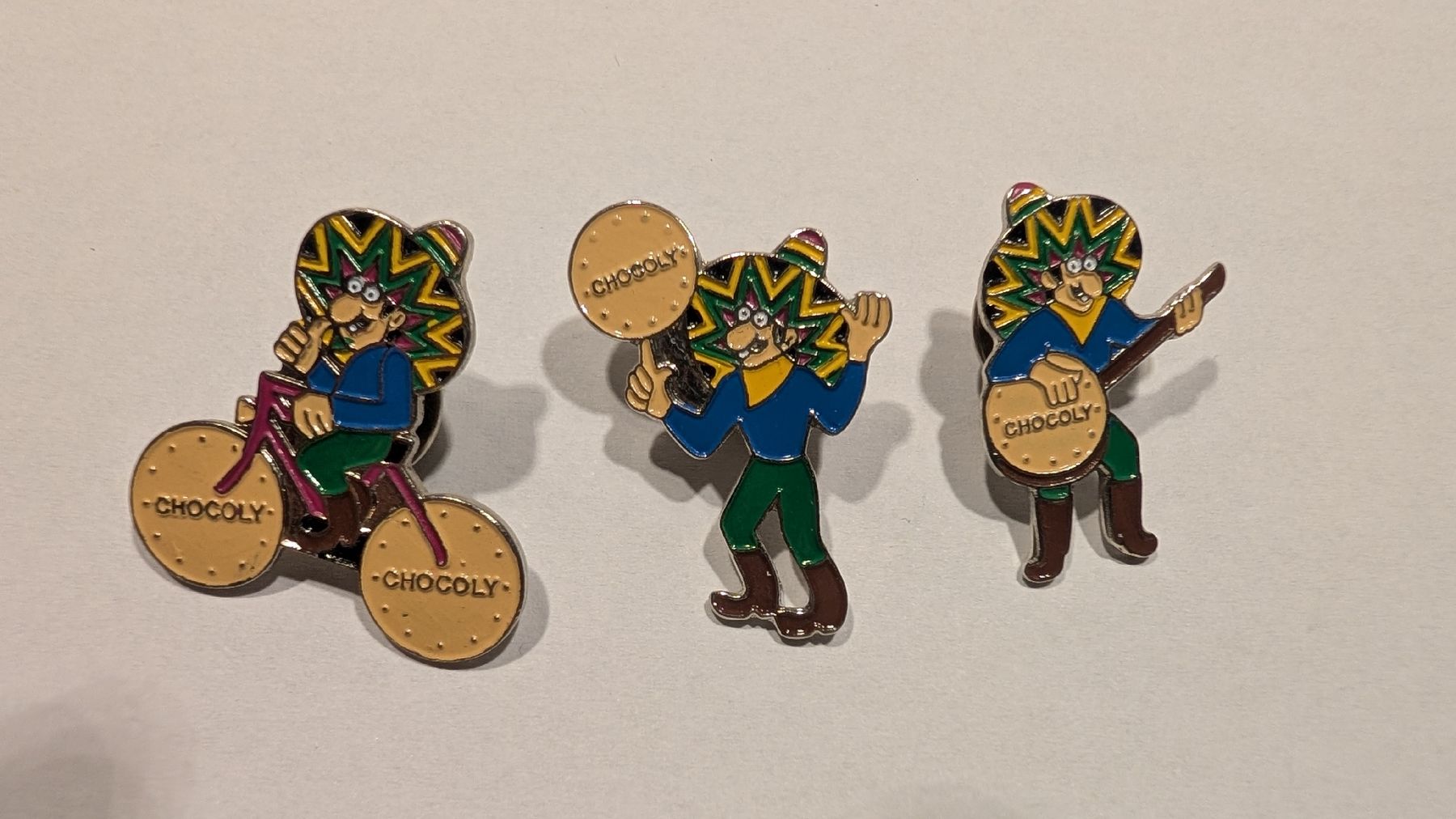 Plaketten & Abzeichen: Chocoly Ansteckpins Set 3 Stück – Gebraucht aus Olten von NicoOnline