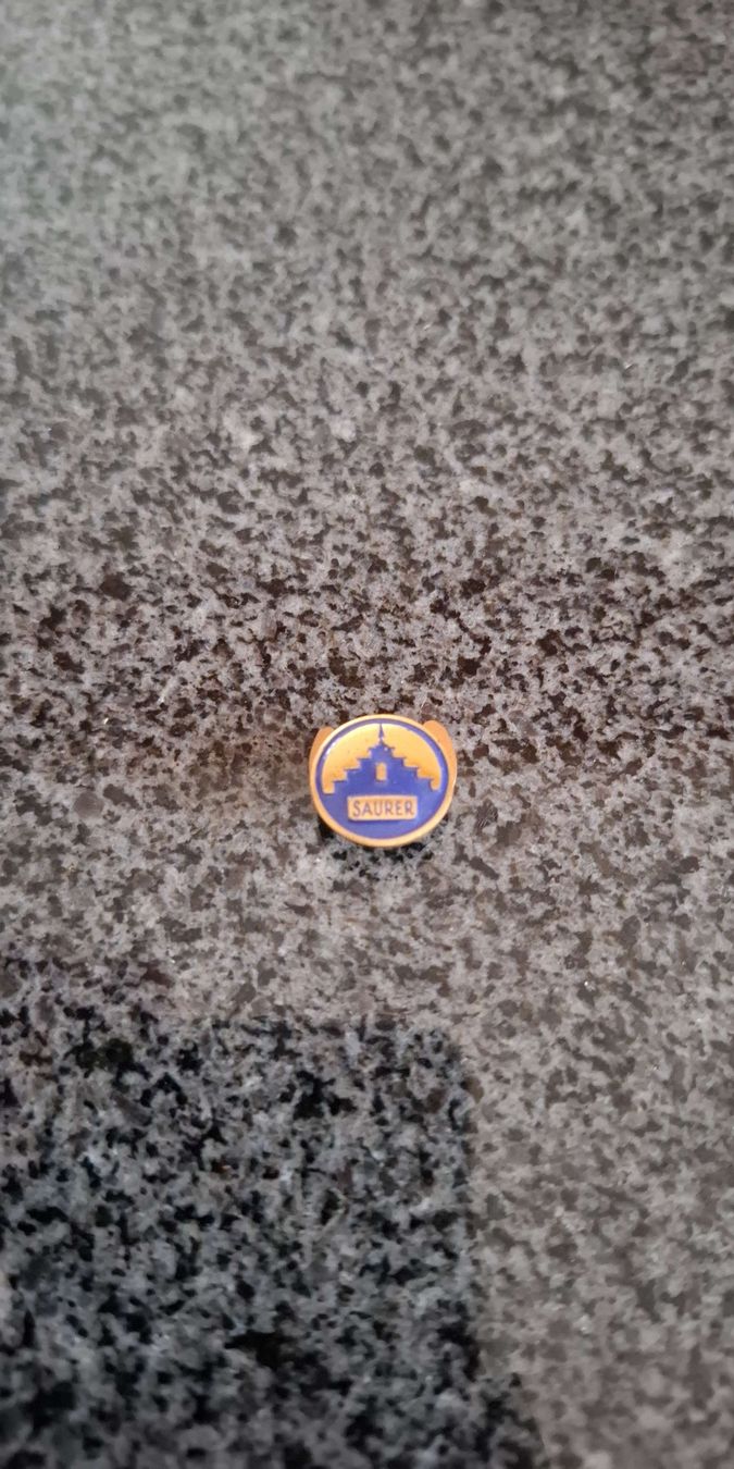 Saurer Placchette & Badge: Anstecker SAURER Emblemmotiv – Usato da Rorschacherberg venduto da Luckyhorse