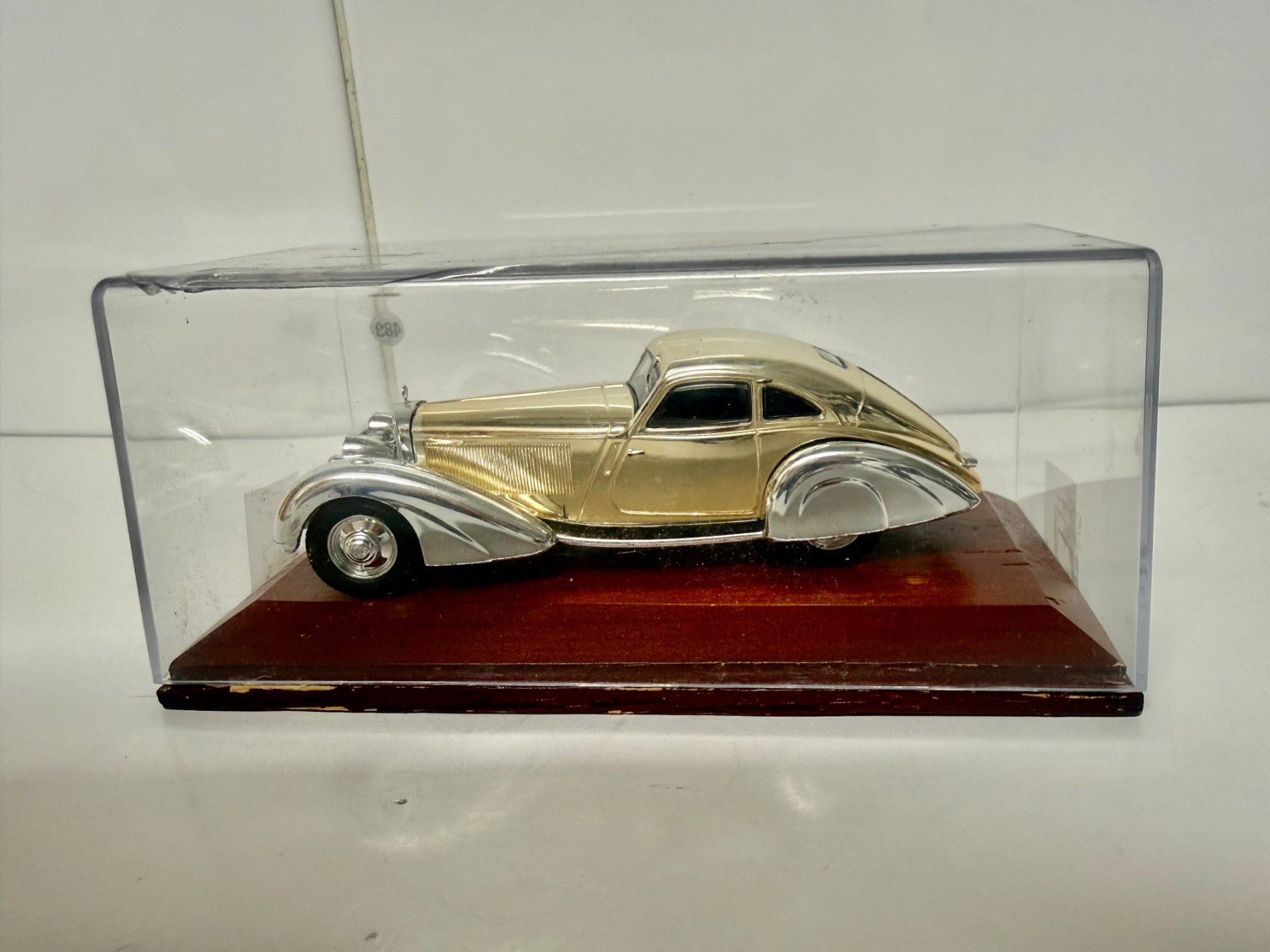 Bugatti Modellini d'auto: Bugatti Coupe Atlantic 1-43 Silver Cars – Nuovo (secondo la descrizione) da Kerzers venduto da tisyayasuBE 2