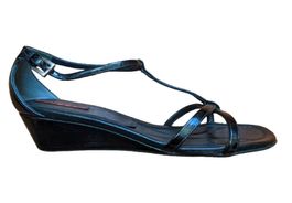 PRADA : Fines sandales en cuir verni noir 38