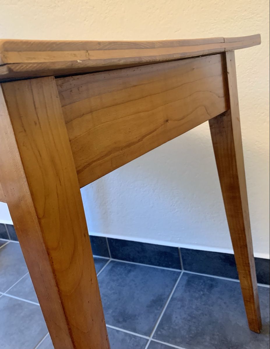 Tavoli: Charmanter Tisch aus Kirschbaumholz – Usato da Zürich venduto da p_q7q_nichtraucher 7