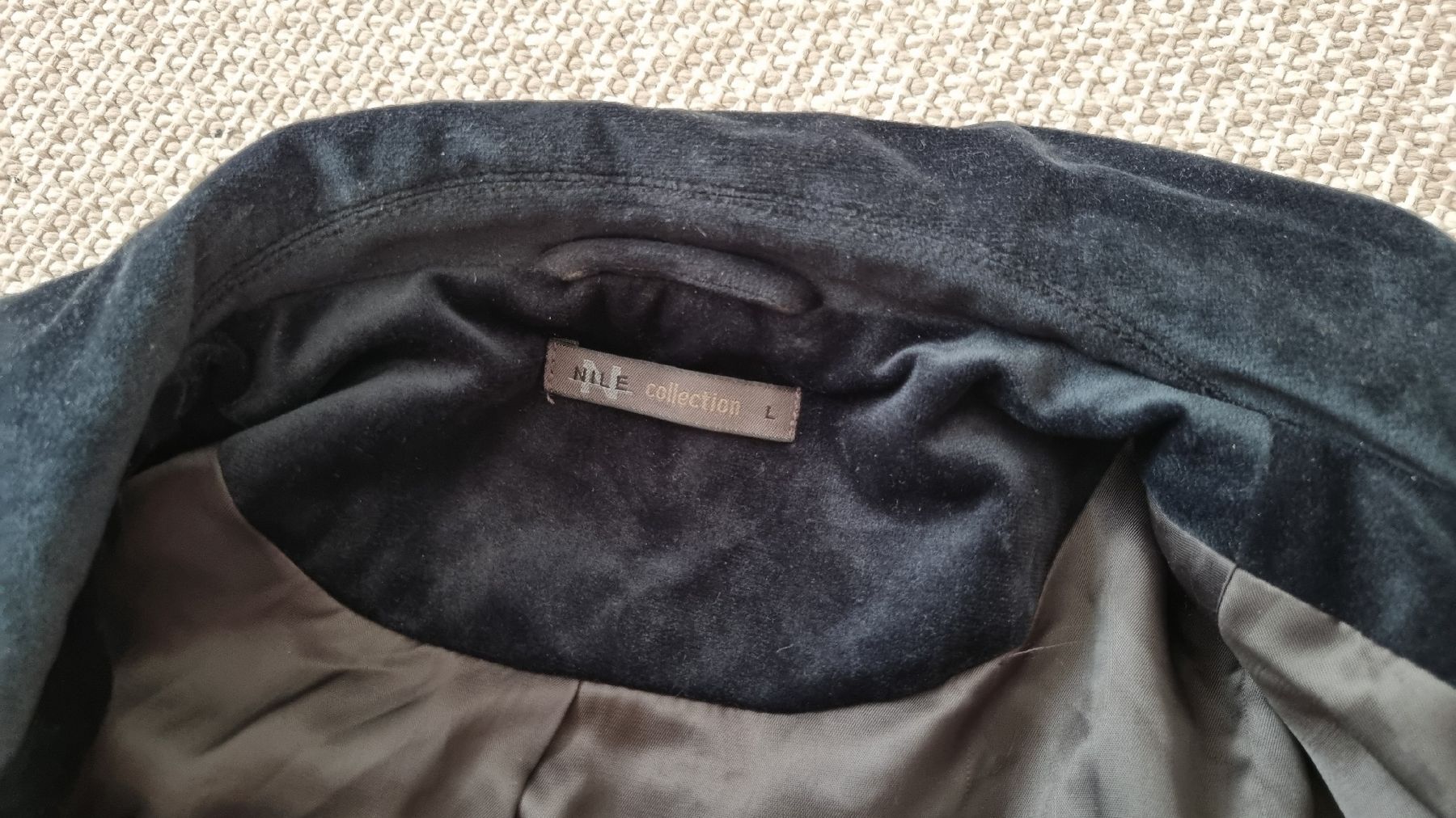 Nile Giacche: Jacke aus Samtstoff dunkelgrün – Nuovo (secondo la descrizione) da St. Gallen venduto da Isabelle1234 4