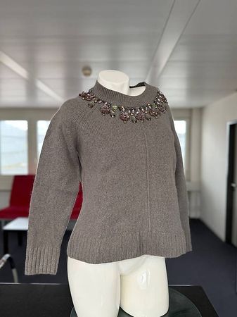 Pullover mit dekorativeren Schmuckbesatz