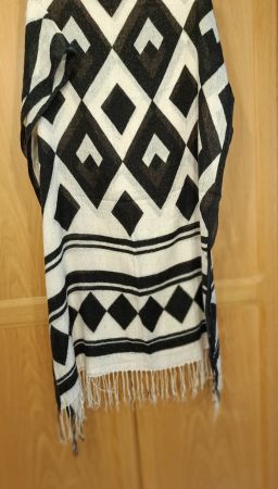 Schwarz-Weiss Schal 75x200 cm – Musterdesign