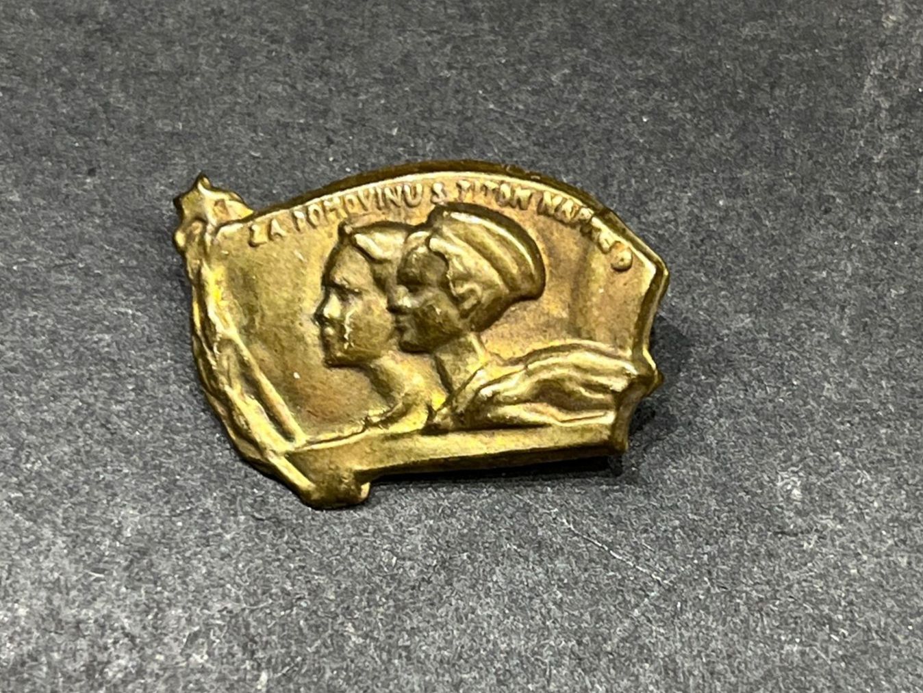 Placchette & Badge: Abzeichen jugoslawische Pioniere – Usato da Muttenz venduto da Bhuebi