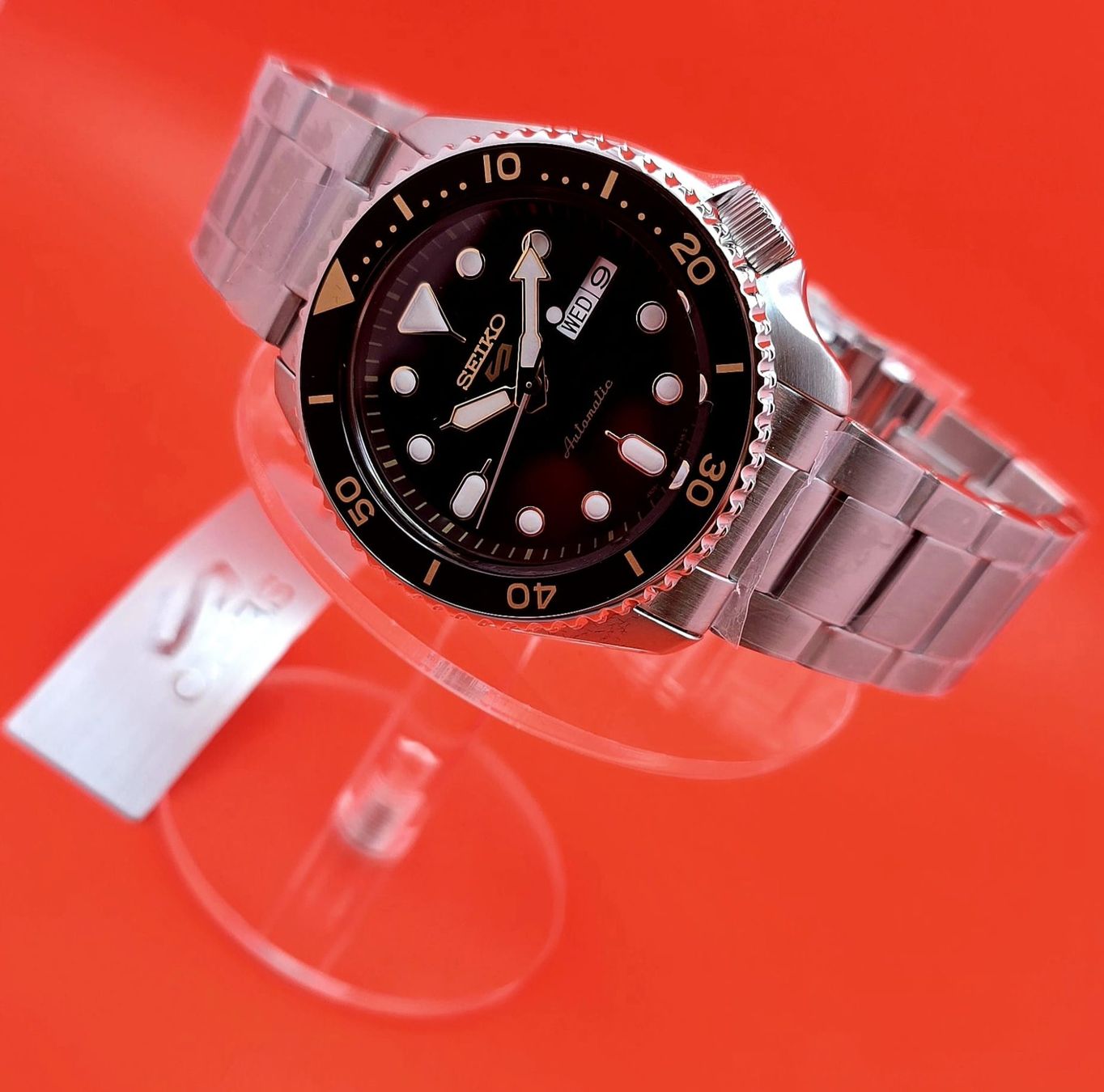 Seiko Orologi: SEIKO AUTOMATIC DAY-DATE FULLSET 2Y WARRANTY – Nuovo e nell'imballaggio originale da Neftenbach venduto da Taschen-Uhren