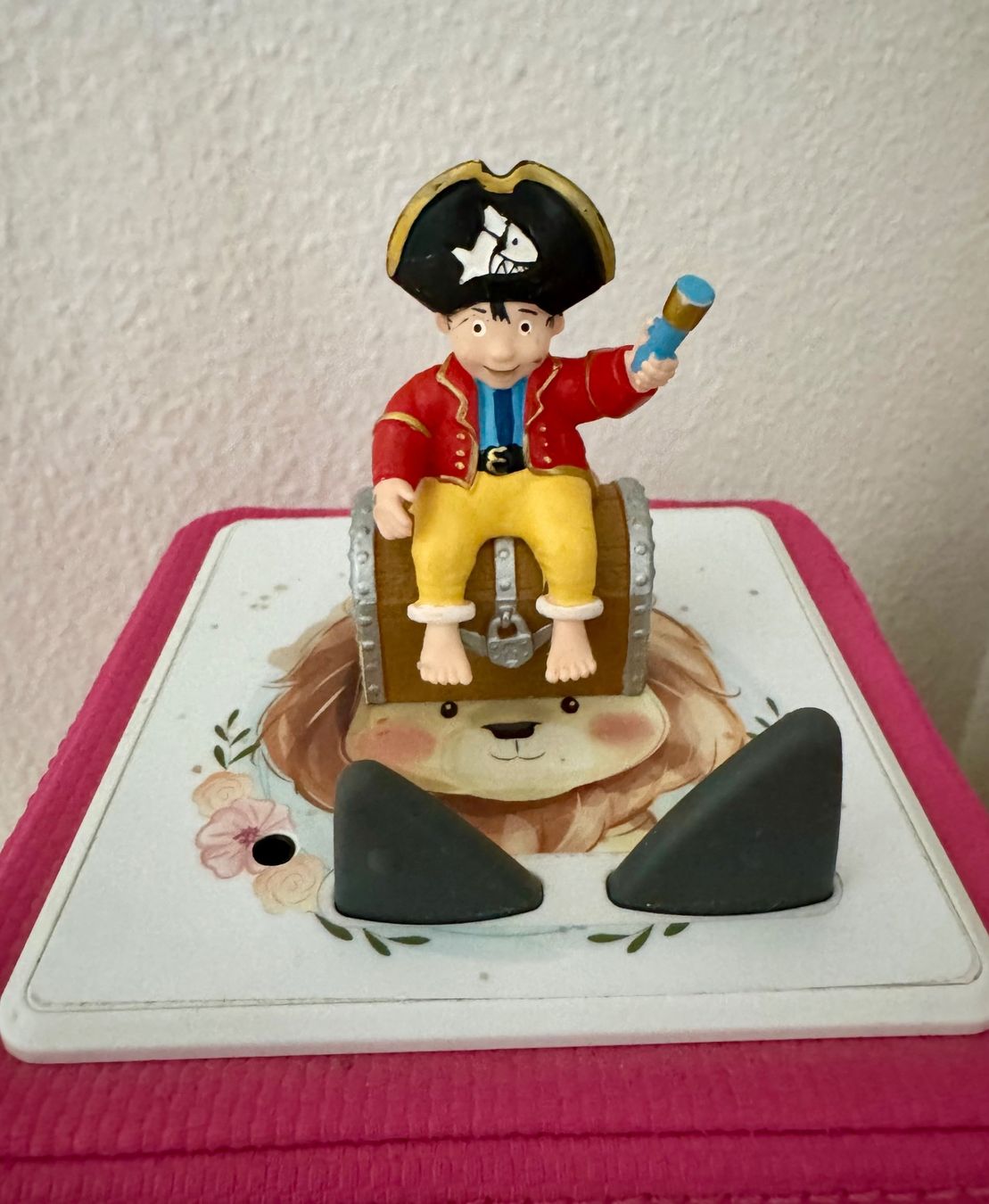 Tonies Statuette: Tonies Figur Käptn Sharky – Usato da Flumenthal venduto da Krajan