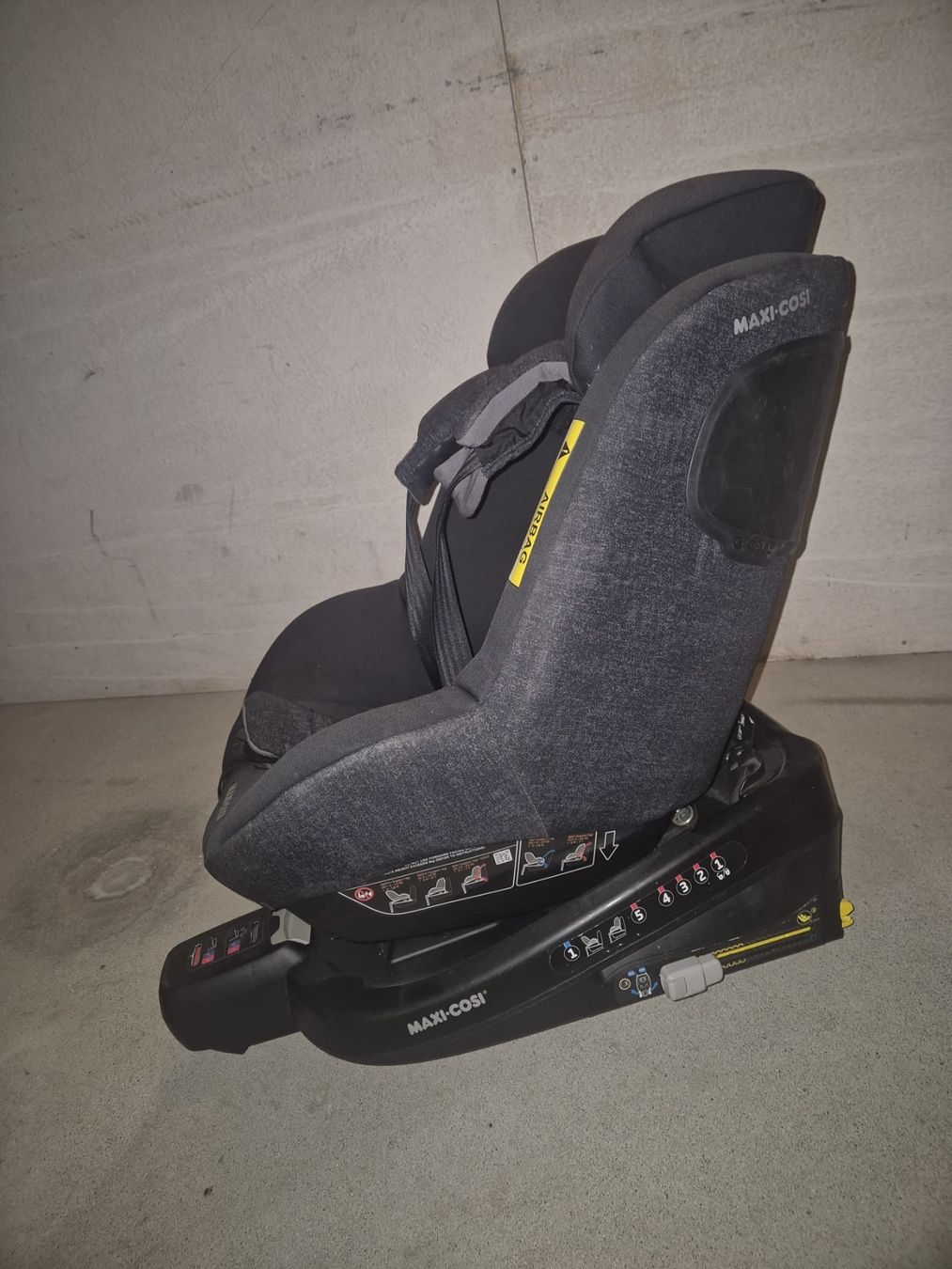 Maxi-Cosi Seggiolini per auto: Maxi-Cosi Kindersitz drehbar – Usato da Saland venduto da Swiss_Lady95 1