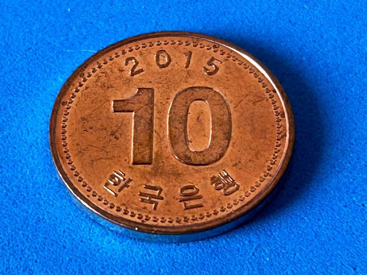 Tutti le monete: Korea - 10 Won 2015 – Usato da Corcelles NE venduto da AJKader