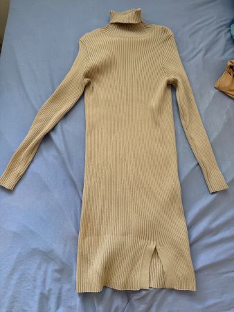 Rippstrick Kleid beige Rollkragen mit Schlitz Grösse S