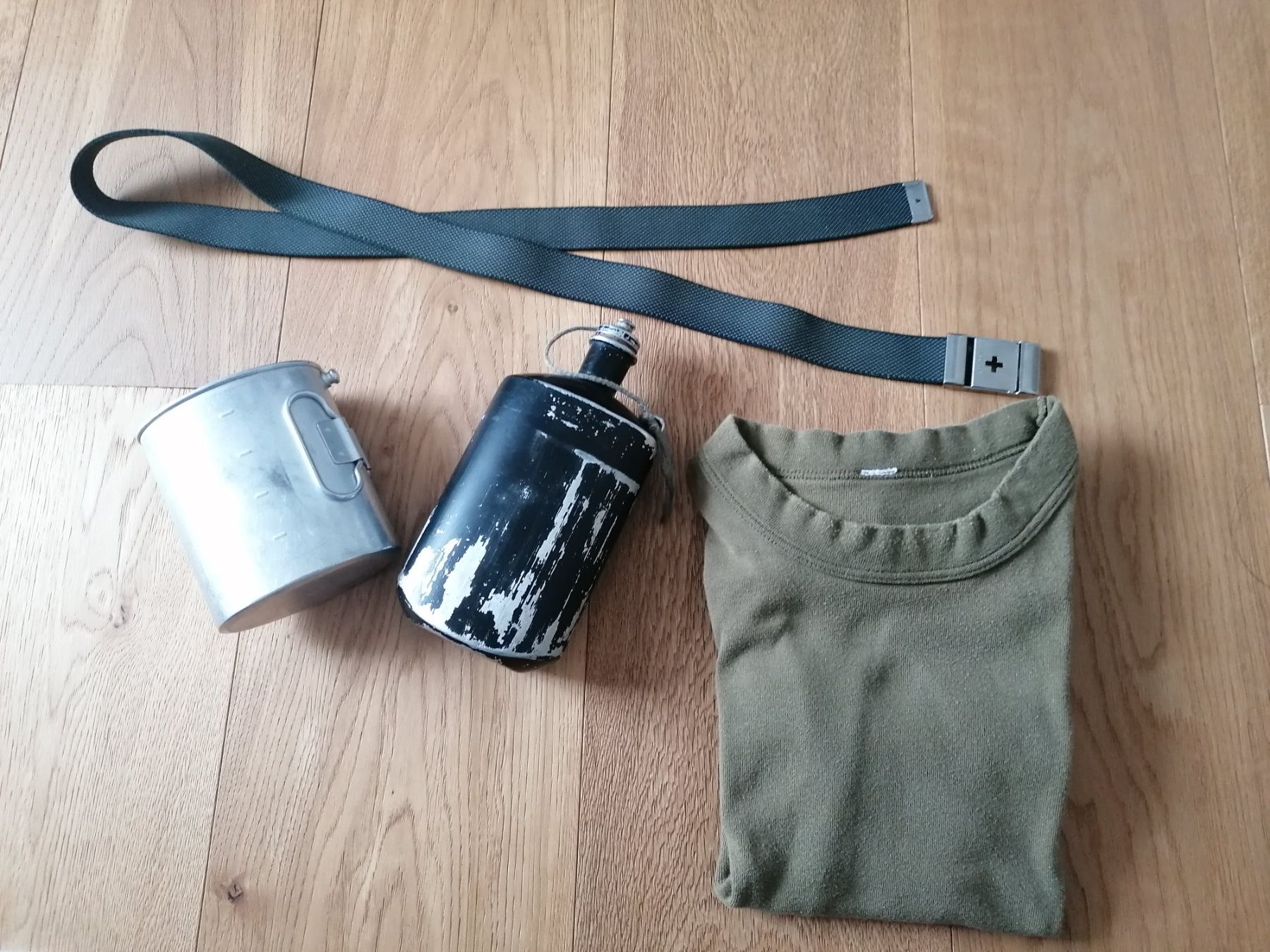 Schweizer Armee Uniformi: Militärartikel – Usato da Geroldswil venduto da carcan1707