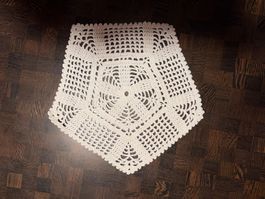 Gehäkelte Tischdecke weiss Handarbeit neu