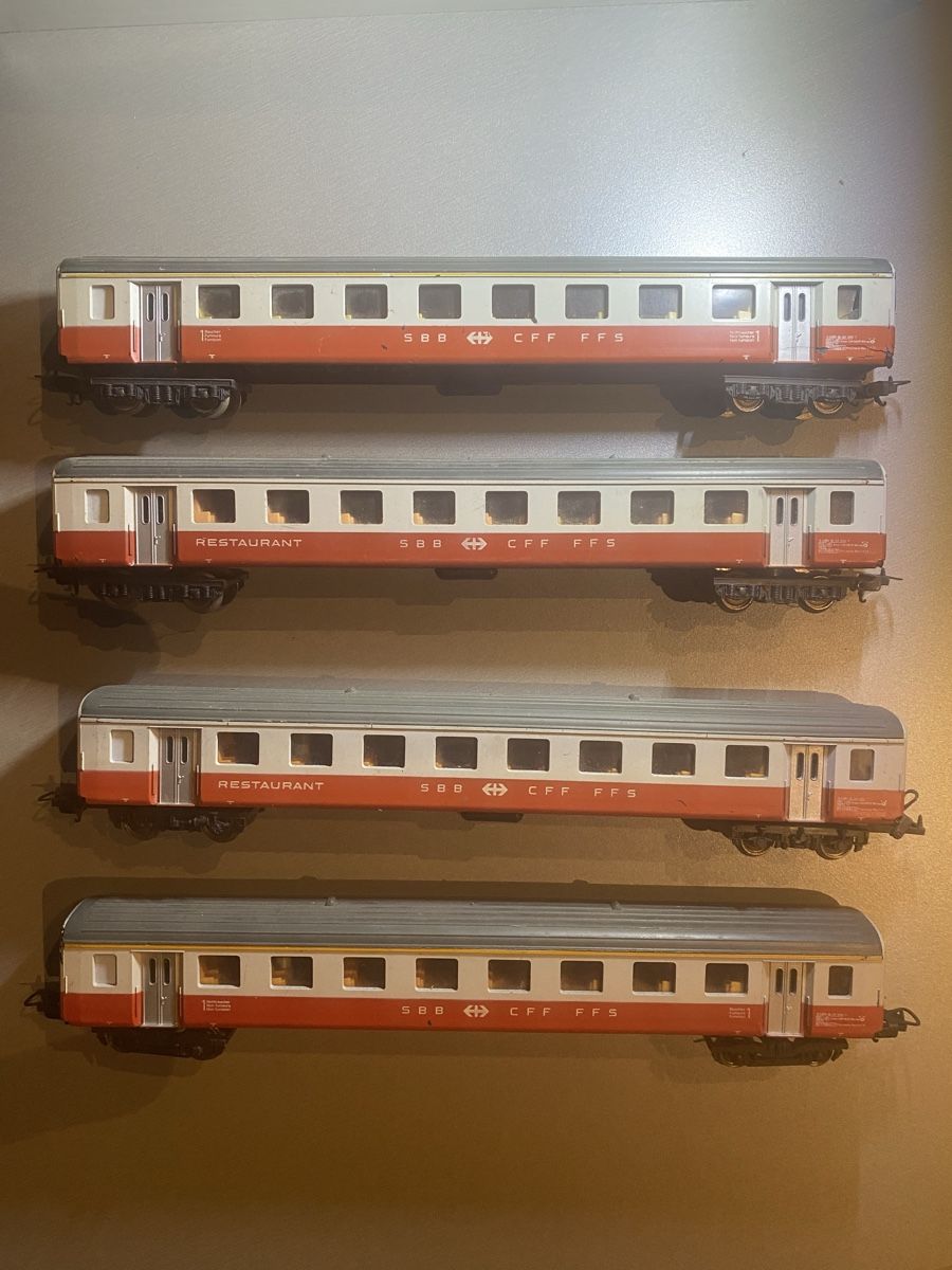 Lima Modellini di ferrovie: Modellbahn Lima SBB CFF Wagen Loks Schienen Trafo – Usato da Bolligen venduto da Deltadelta_0