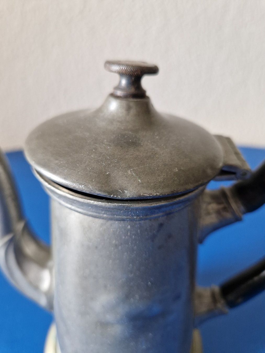 Teekannen: sehr alte (antike?) Kaffee- oder Teekanne mit Holzgriff – Gebraucht aus Münchenbuchsee von Aare22 5