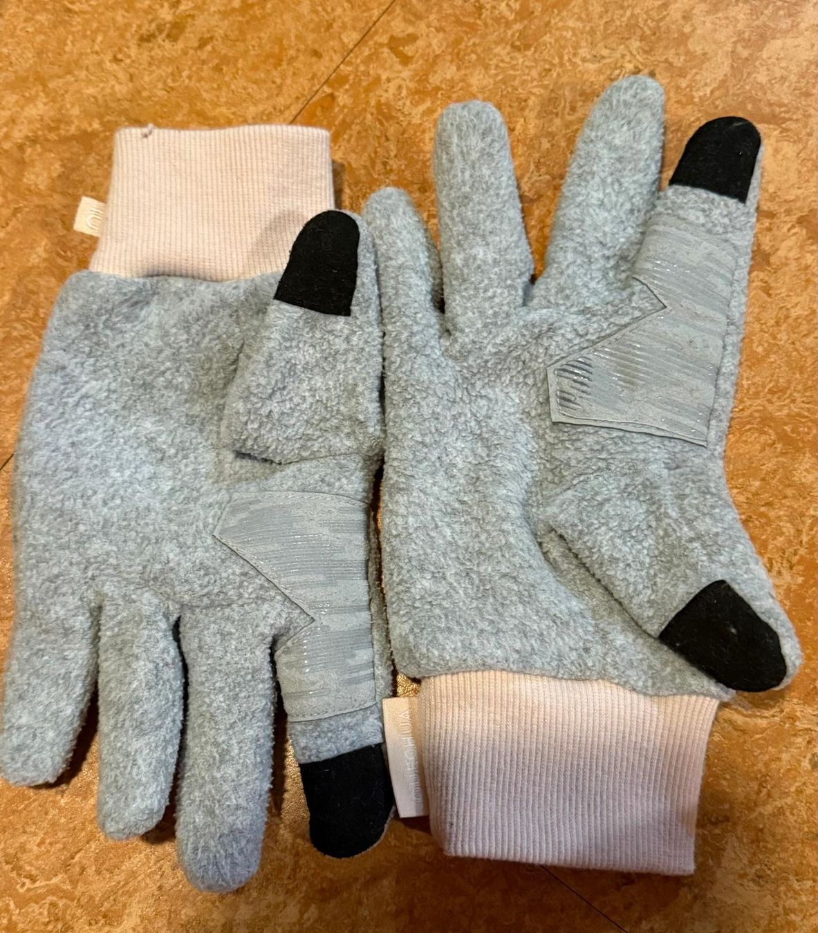 Guanti & manicotti: Handschuhe – Usato da Flawil venduto da Stella_3 2