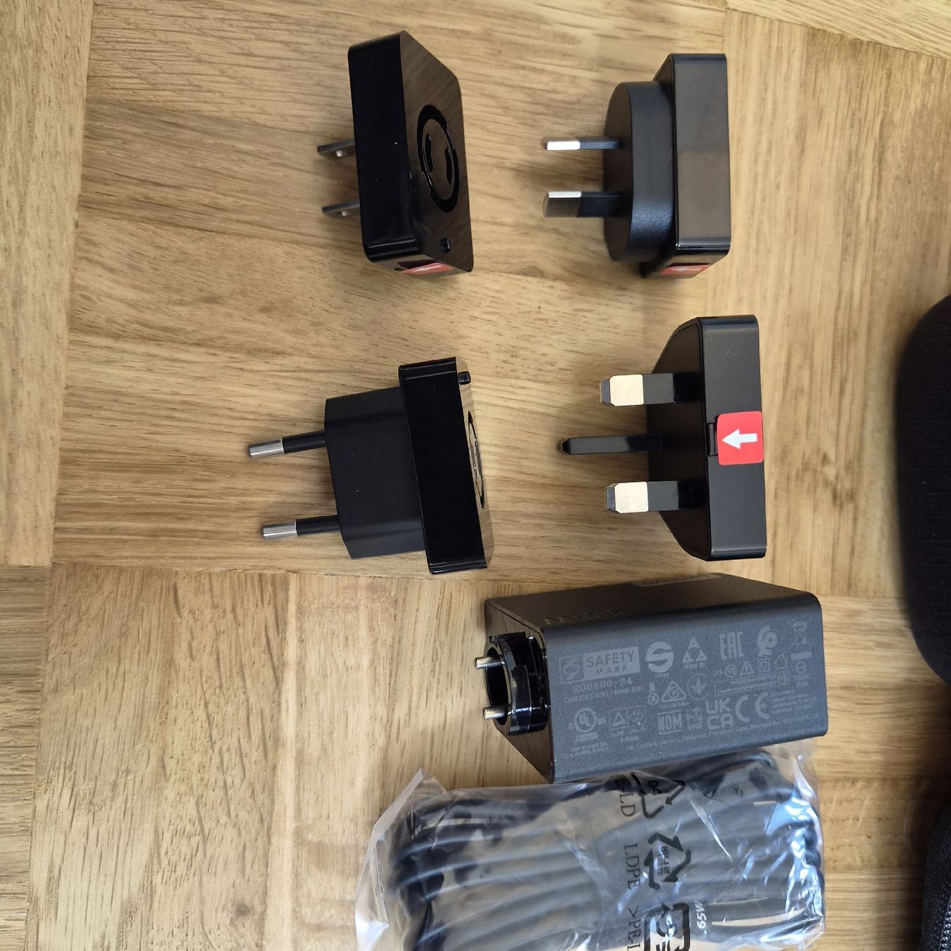 Lenovo Unità & Adattatore: Lenovo Reiseadapter-Set - Neu – Nuovo e nell'imballaggio originale da Aesch BL venduto da PrestonMesh 2