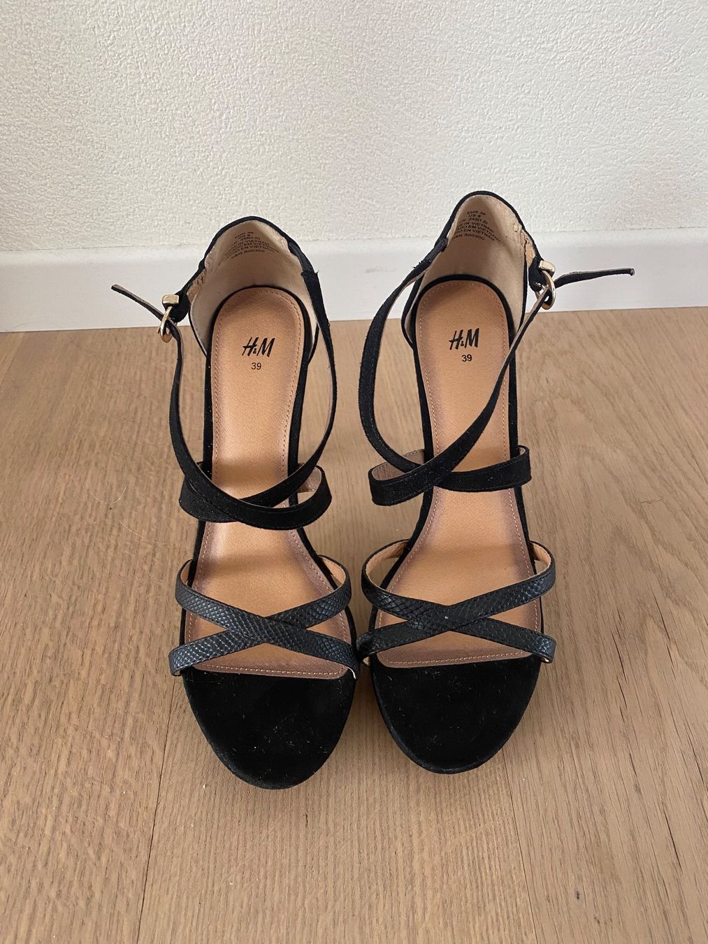 H&M Scarpe da donna: Heels mit Riemen (Gr. 39) – Usato da Schlieren venduto da vivid_wrld