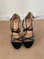 Heels mit Riemen (Gr. 39)