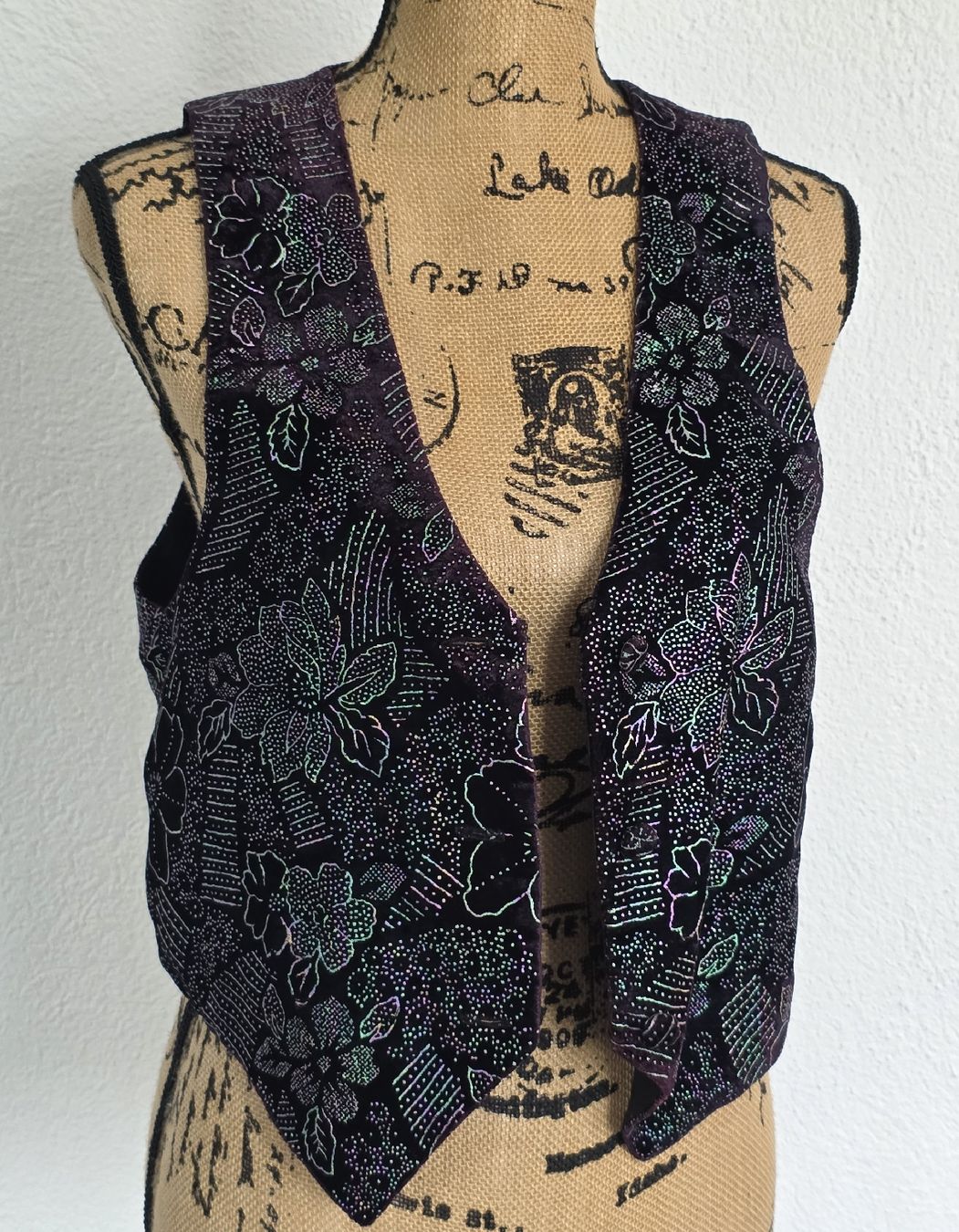 Gilet & Giacche senza maniche: Weste, Samtweste, Vintage Weste, Blumenmuster, Schwarz – Usato da Rheinsulz venduto da Gilea 2