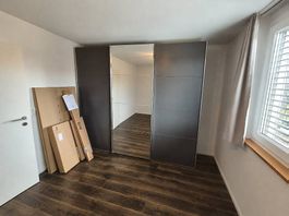 Schrank mit Schiebetüren, guter Zustand