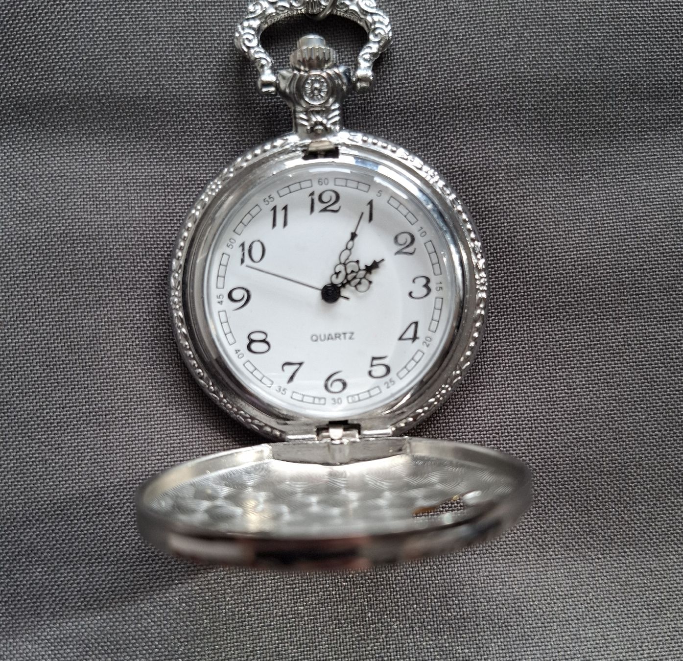 Uhren: Taschenuhr mit spezieller Optik – Neu (gemäss Beschreibung) aus Dietikon von Hirschkopf 2