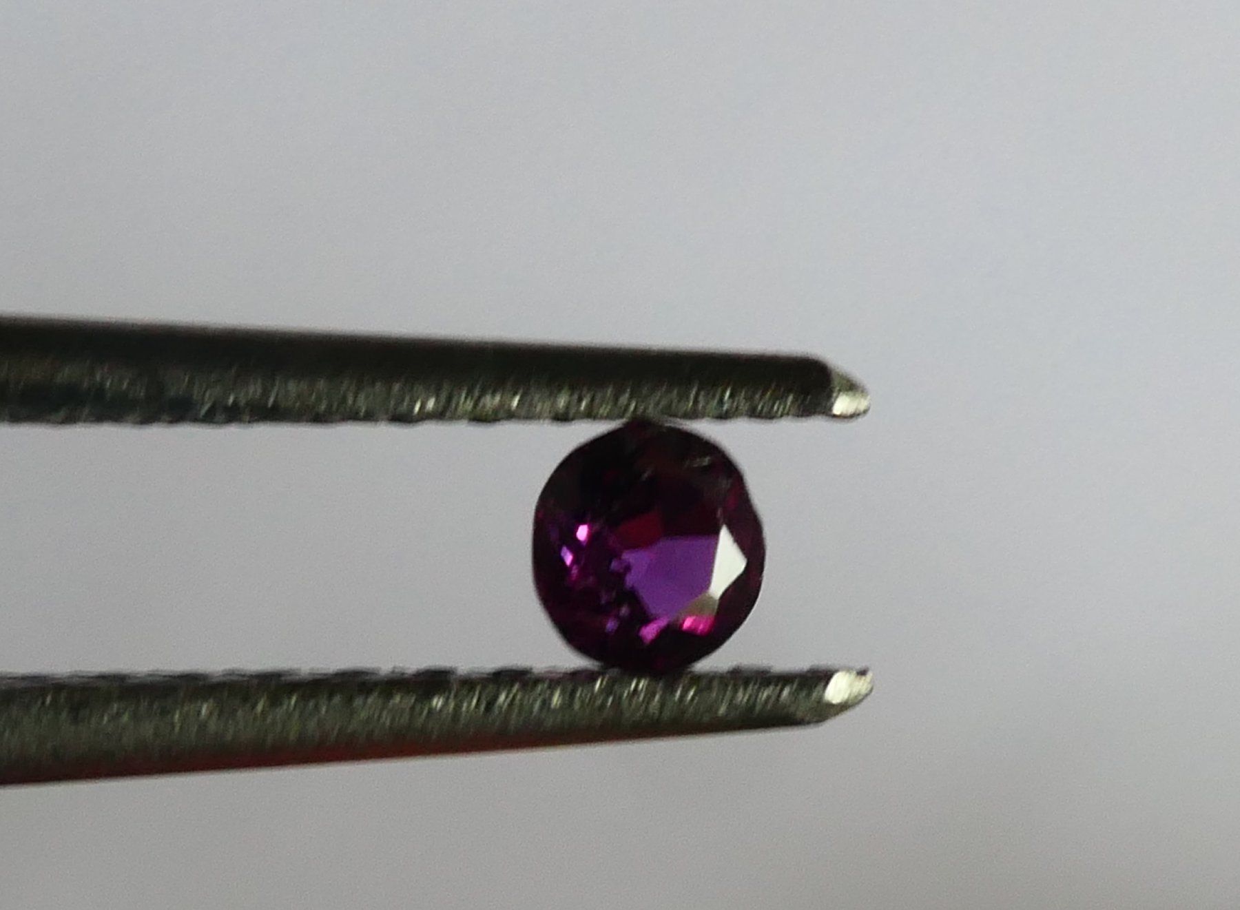 Pietre preziose: Roter Rubin 2.66mm – Nuovo e nell'imballaggio originale da Diegten venduto da marcel3891