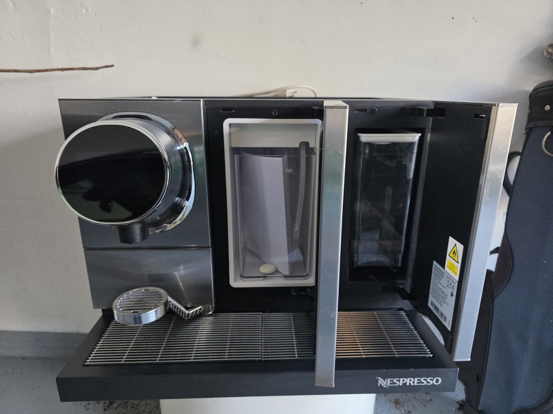 Nespresso Kaffeemaschinen & Espressomaschinen: Nespresso Momento 120 – Gebraucht aus Pfeffingen von Fossyfit 1