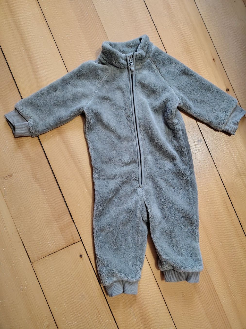 H&M Barboteuses: Combinaison automne 68 – D'occasion à Conthey par Dolphin.90