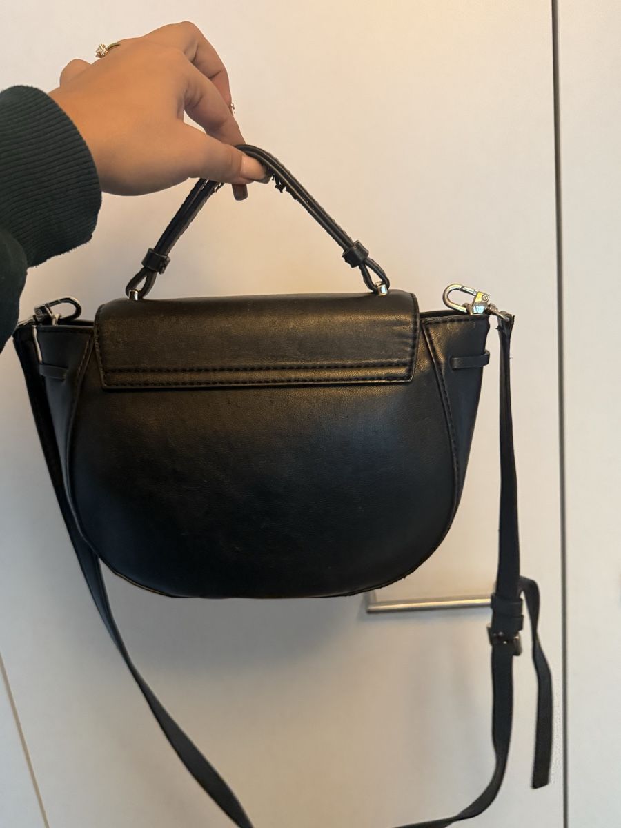 Guess Sacs femmes: Guess Tasche schwarz – D'occasion à Kradolf par lar_fbp9 2