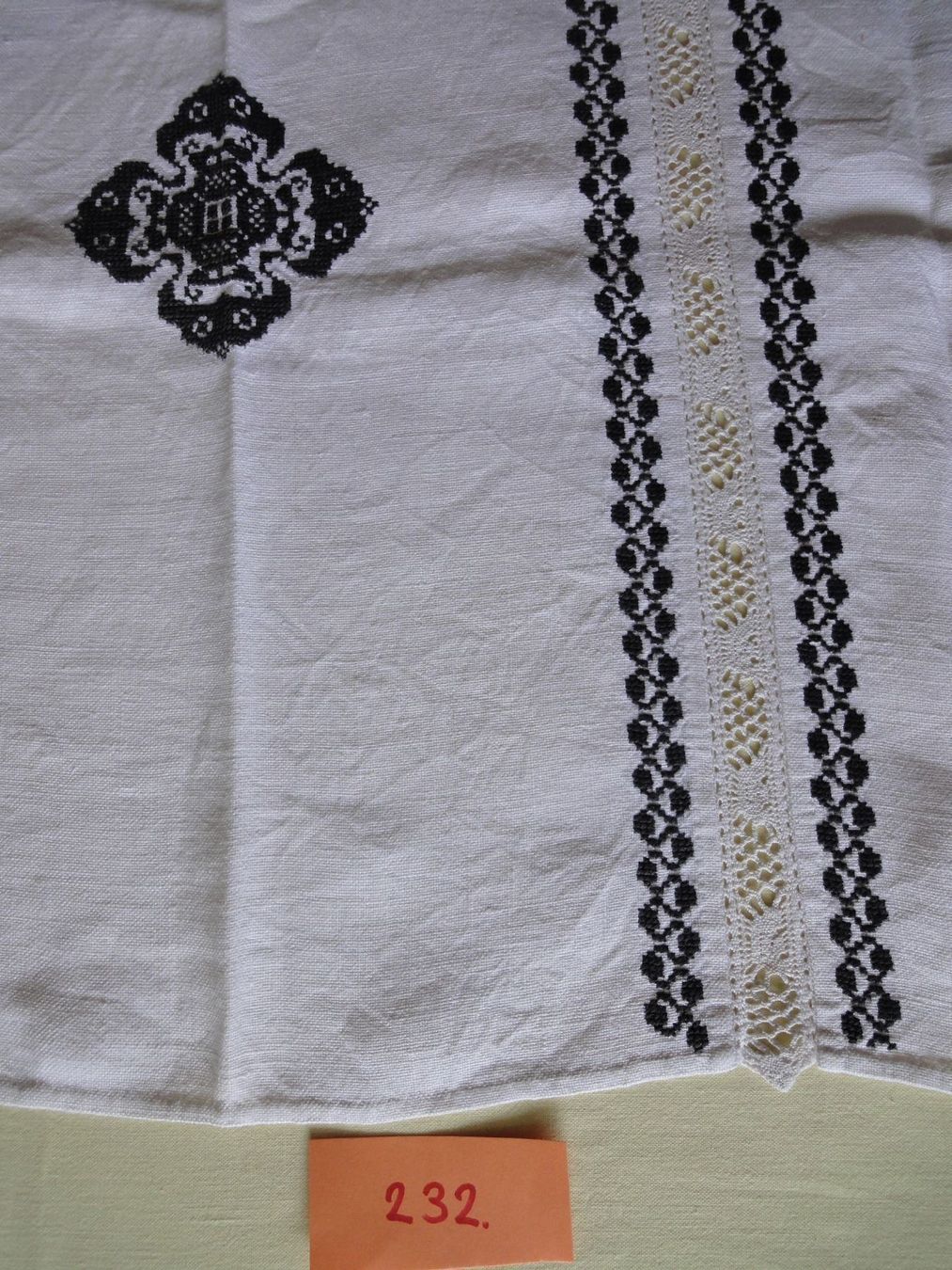 Coperte: Tischdecke - Kreuzstich  Klöppeleinlage – Usato da Chur venduto da omonia 1