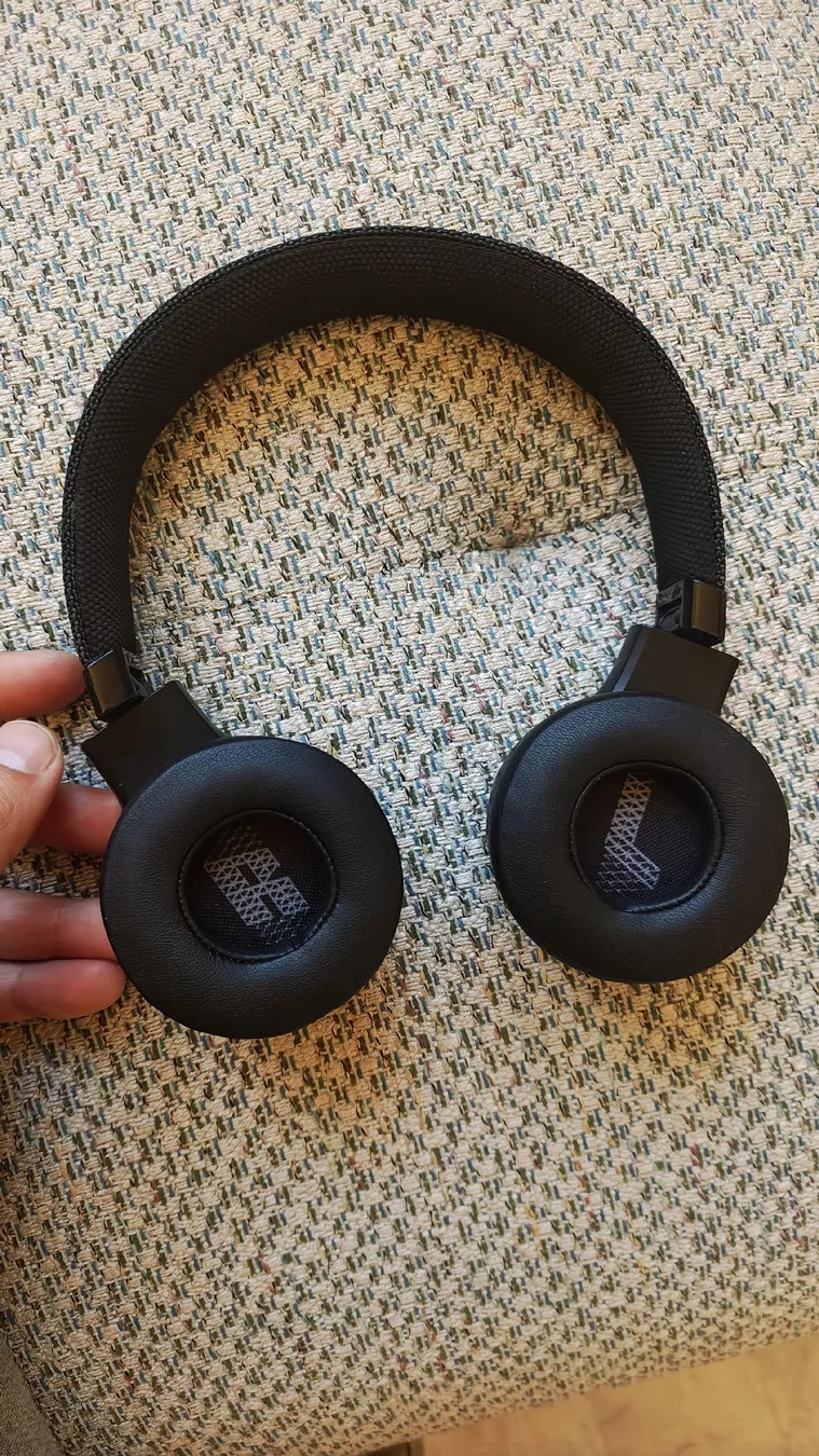 JBL Cuffie: JBL live 400 bt – Usato da Neuchâtel venduto da kev_t656 2