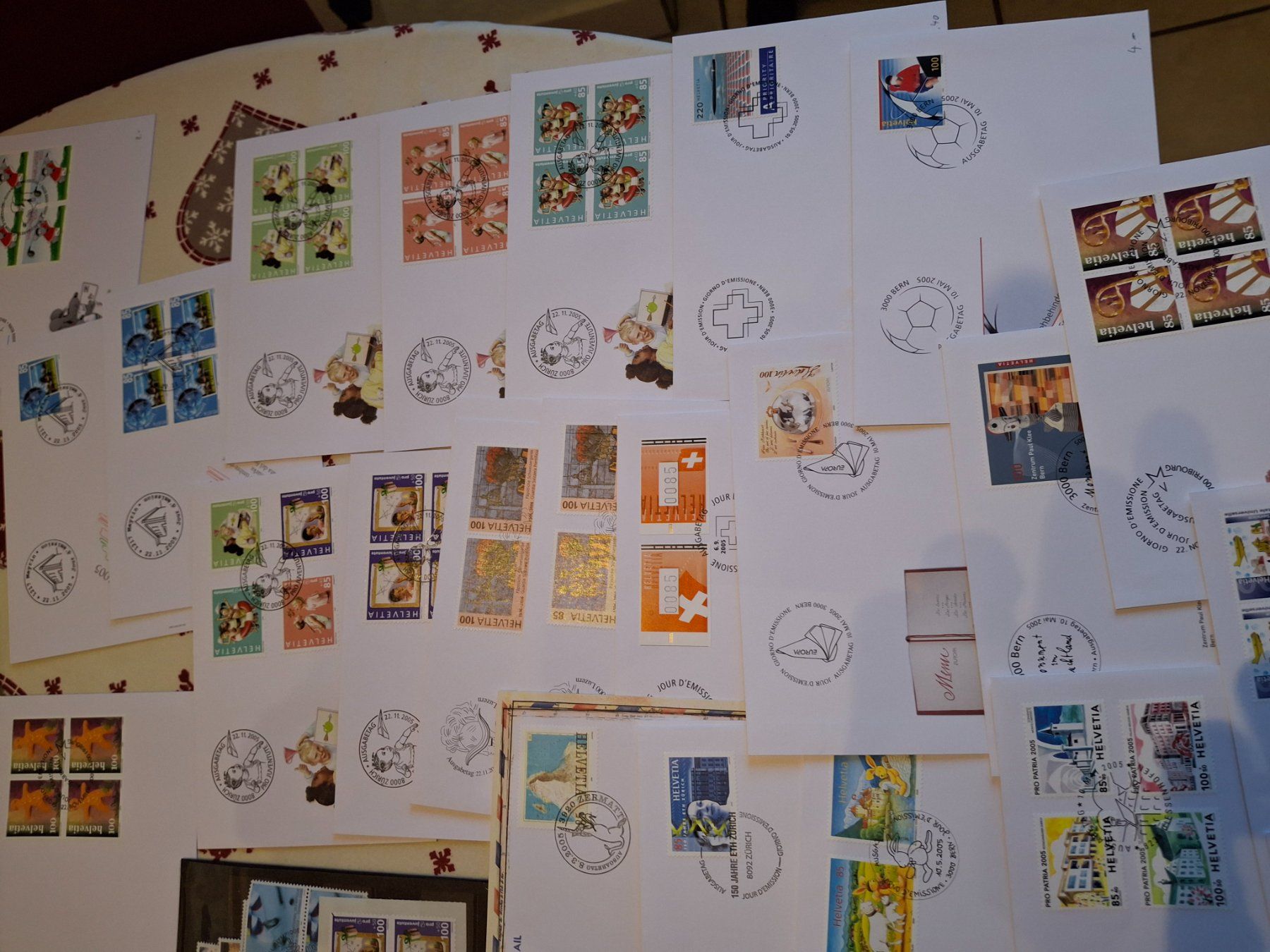 Alle Briefmarken: timbre année 2005 timbre isolé, bloc de 4 et 65 FDC – Gebraucht aus Sorvilier von carose01 2