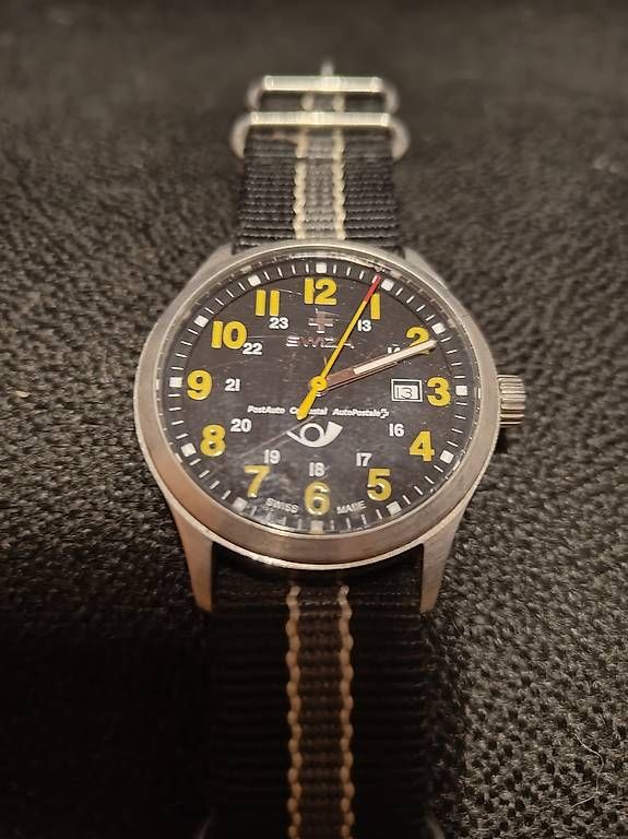 Montres: Swiss Made Herrenuhr Militaer Stil PostAuto – D'occasion à Unterlangenegg par m.i.c.h.i.m